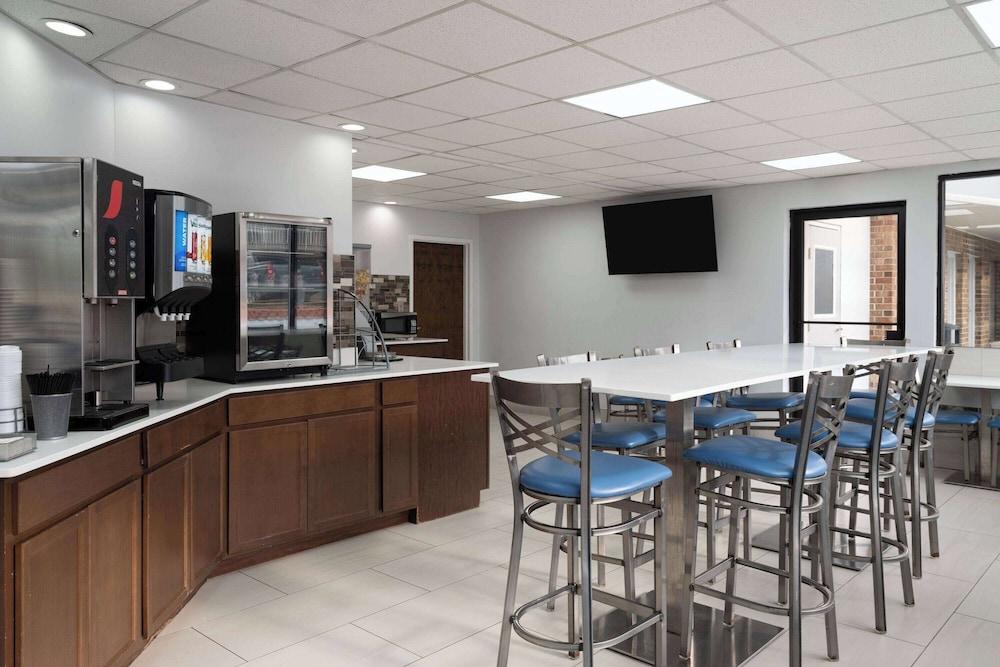 restaurant cafeteria