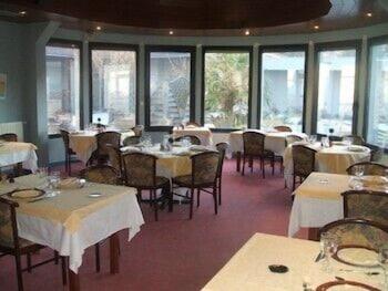 restaurant cafeteria