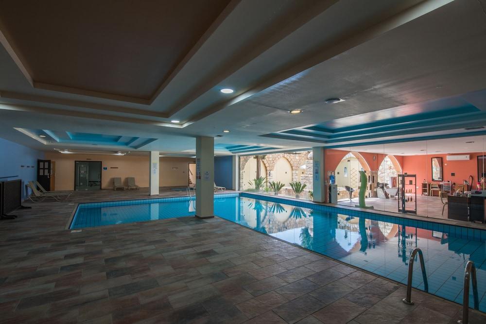 swimming pool spa