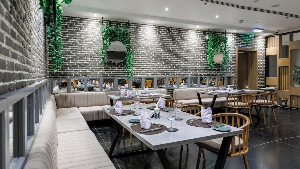 restaurant cafeteria