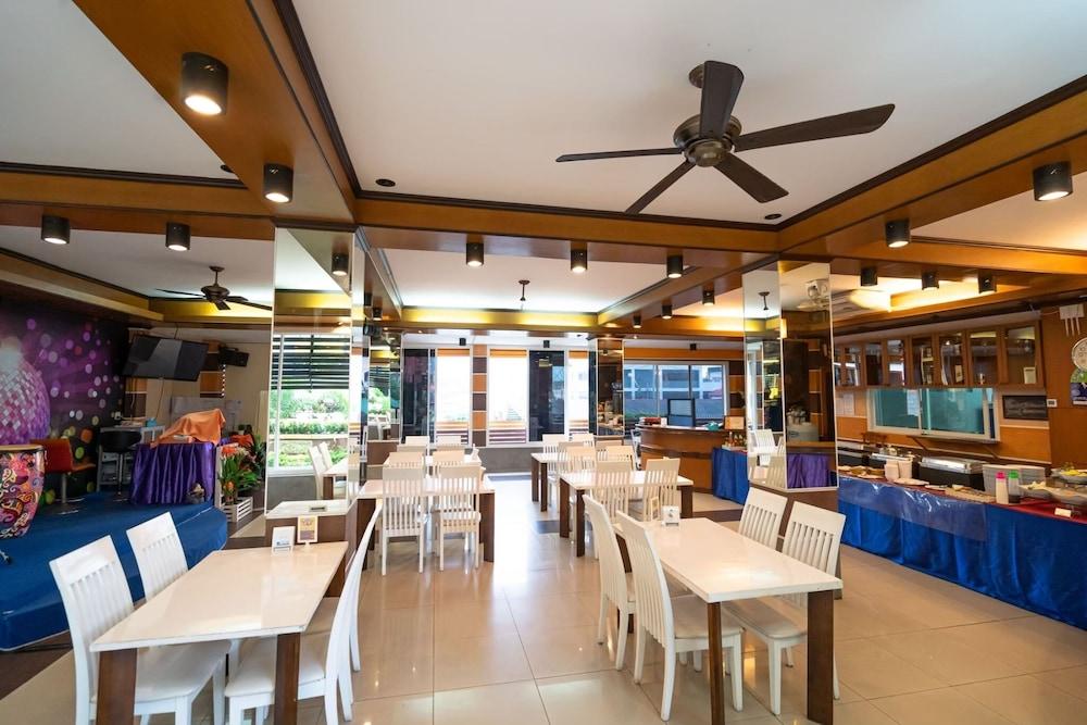 restaurant cafeteria