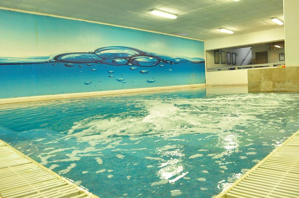 swimming pool spa