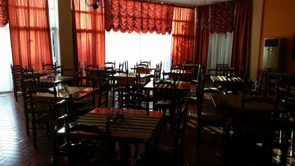 restaurant-cafeteria