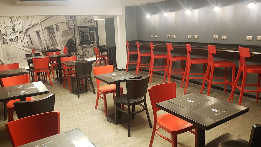restaurant-cafeteria