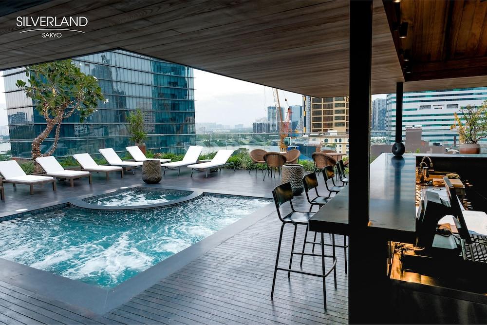 swimming pool spa