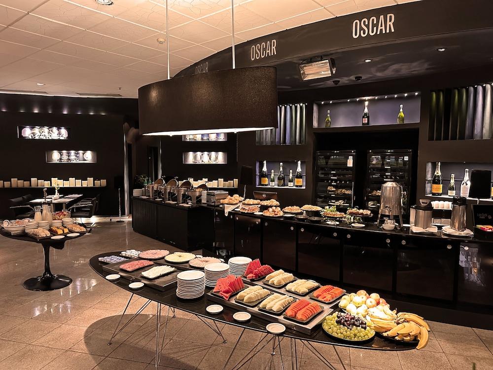 restaurant cafeteria