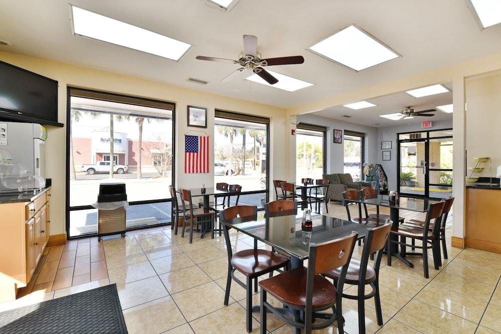 restaurant cafeteria