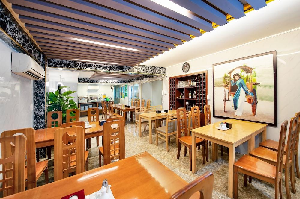 restaurant cafeteria