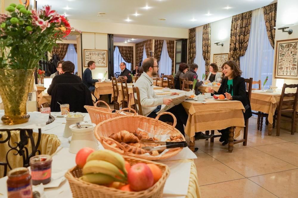 restaurant-cafeteria