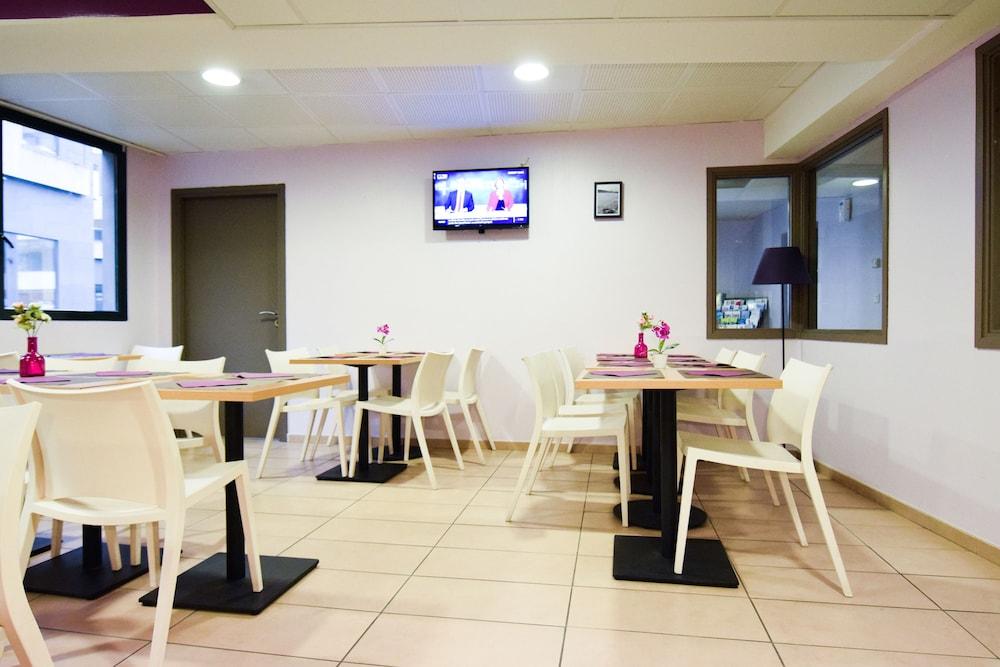 restaurant cafeteria