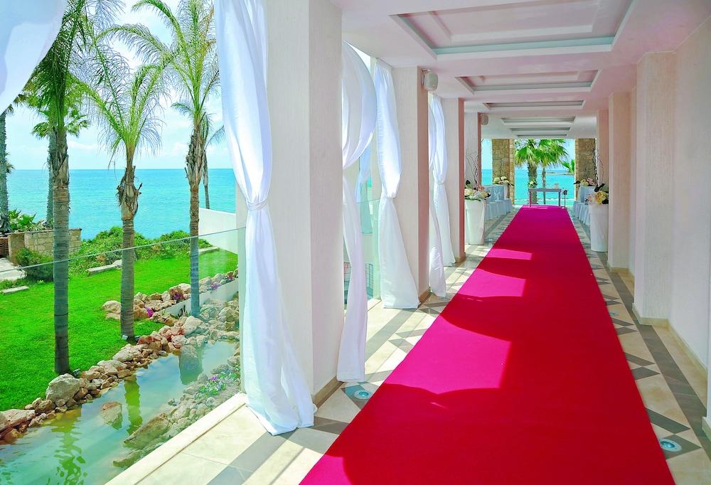 swimming pool spa
