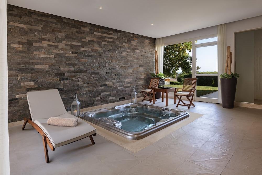 swimming pool spa