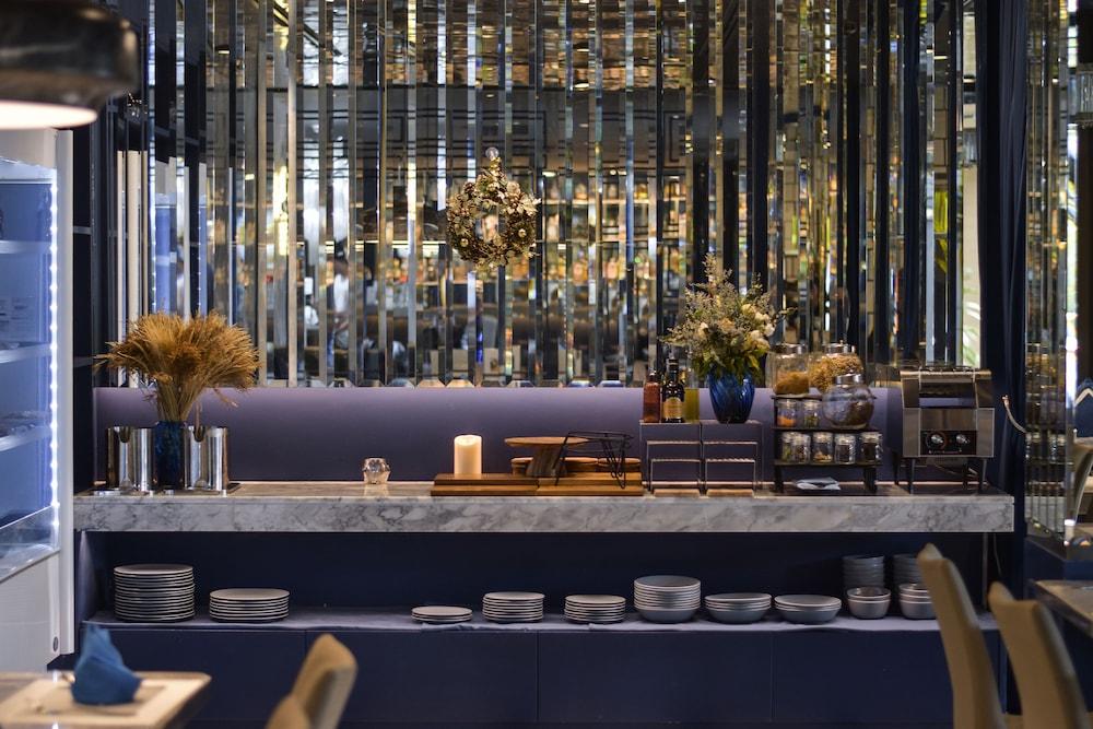 restaurant cafeteria
