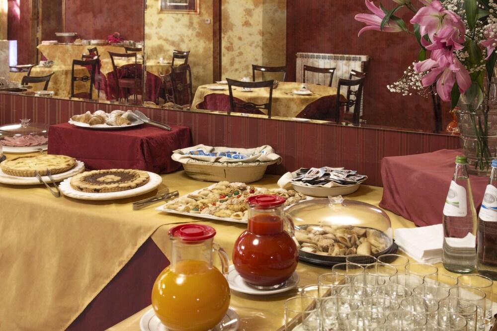 restaurant cafeteria