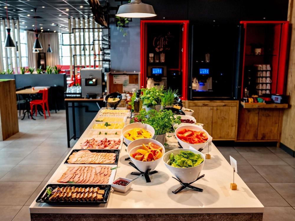 restaurant cafeteria