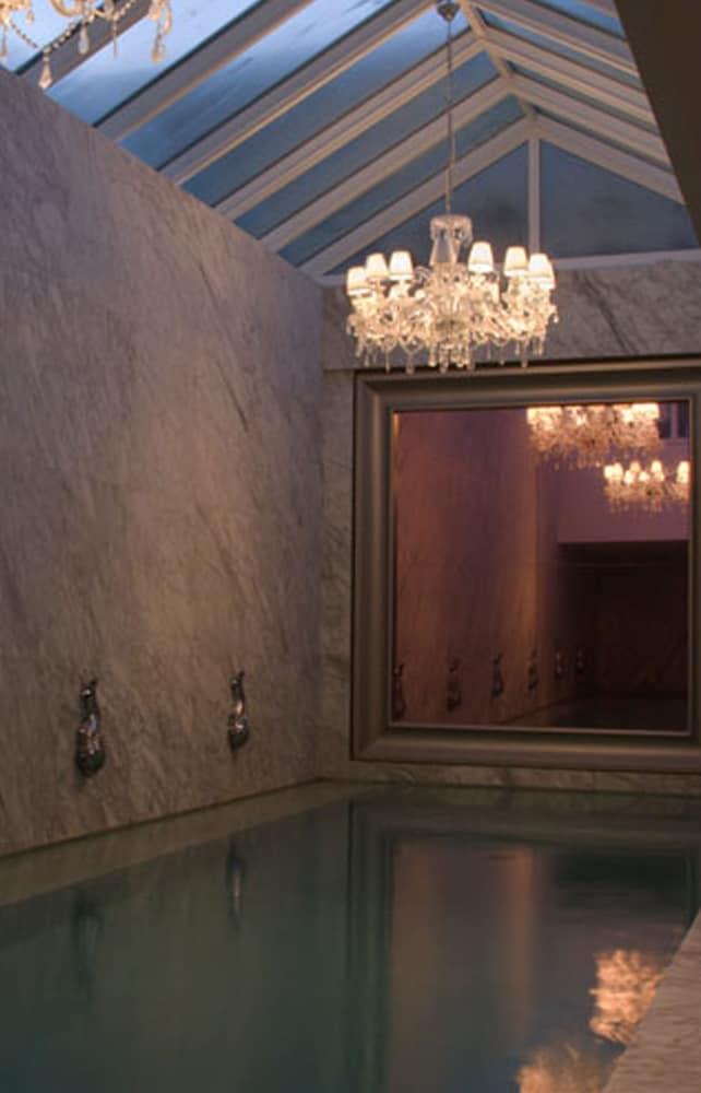 swimming pool spa