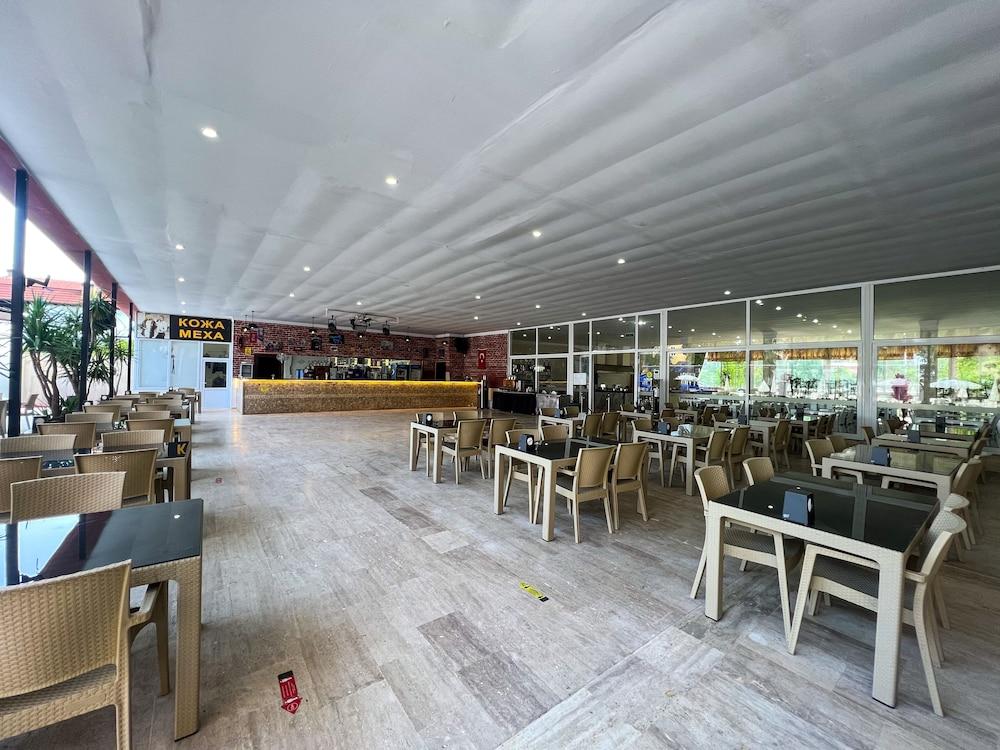 restaurant cafeteria