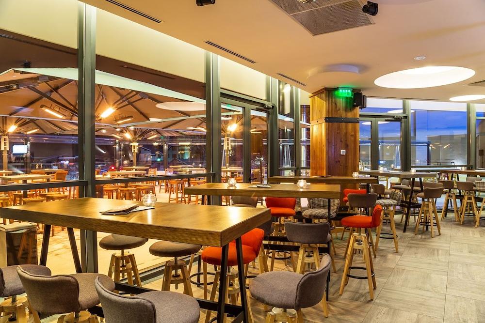 restaurant cafeteria