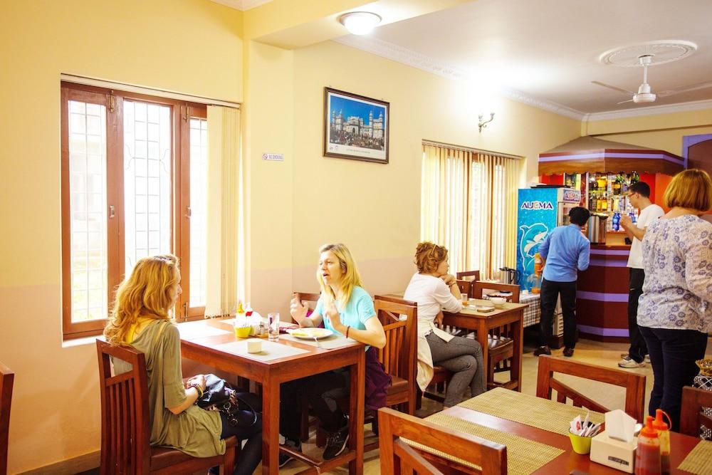 restaurant-cafeteria
