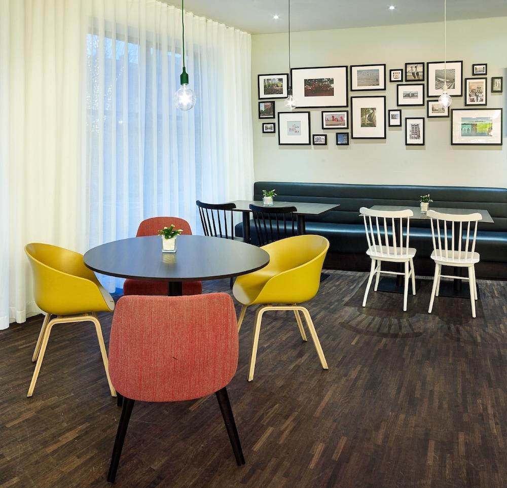 restaurant-cafeteria