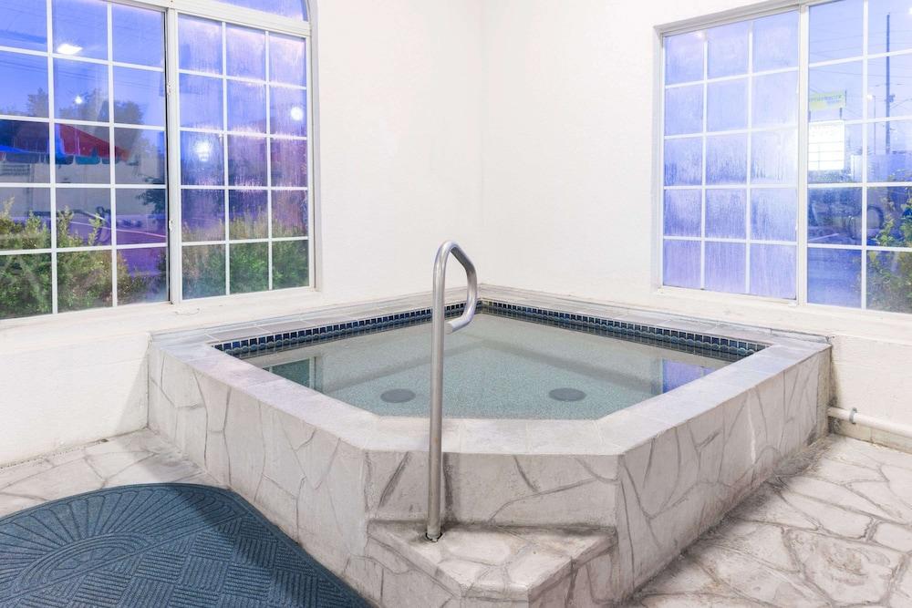 swimming pool spa