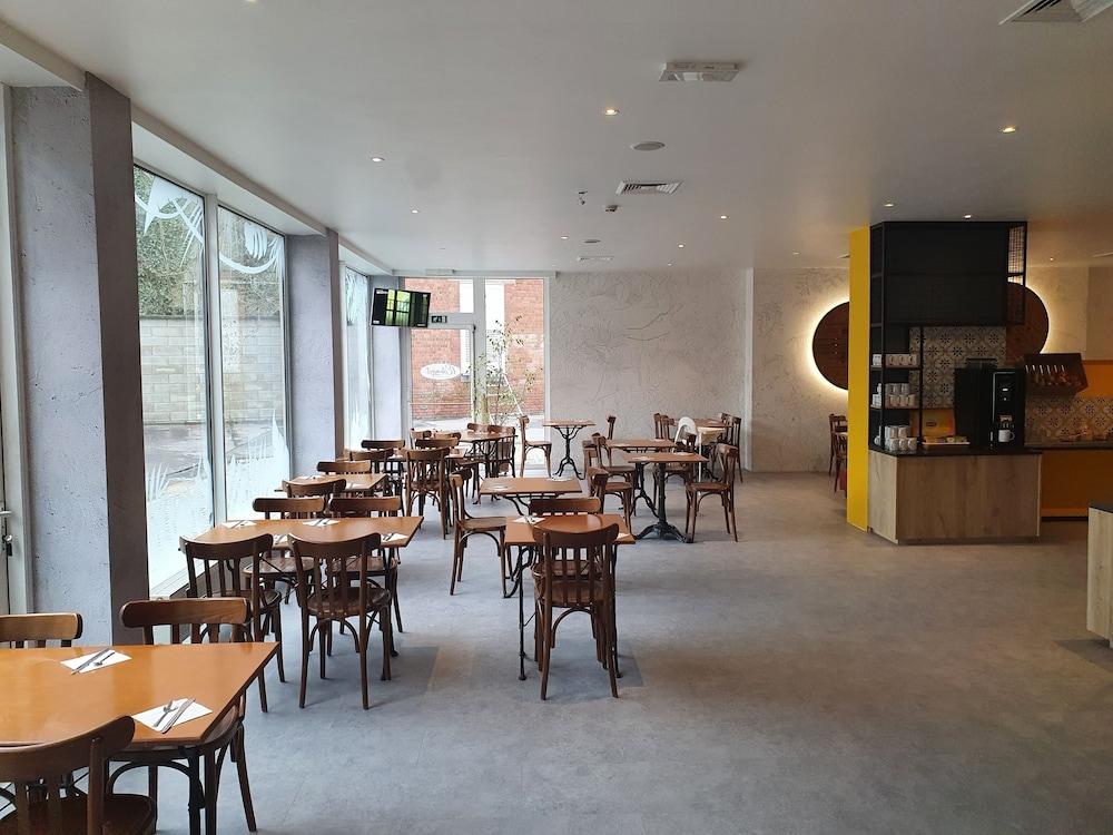 restaurant cafeteria