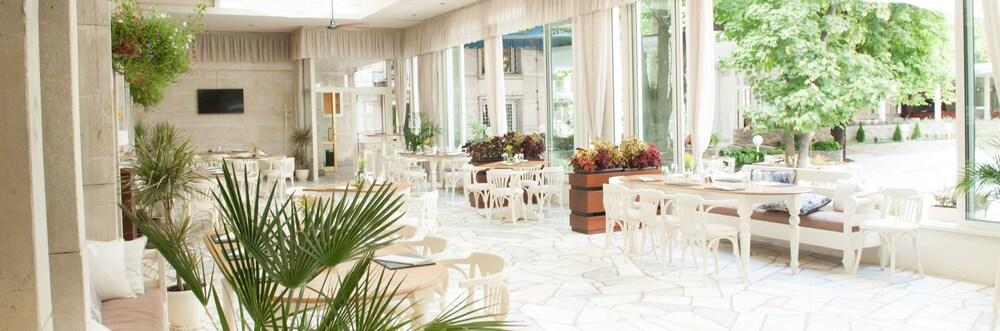 restaurant-cafeteria
