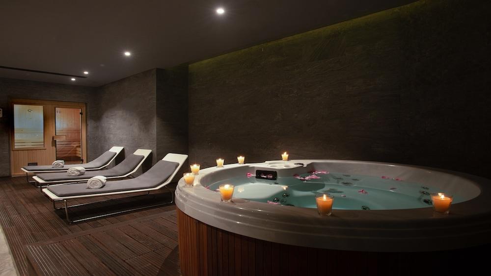 swimming pool spa