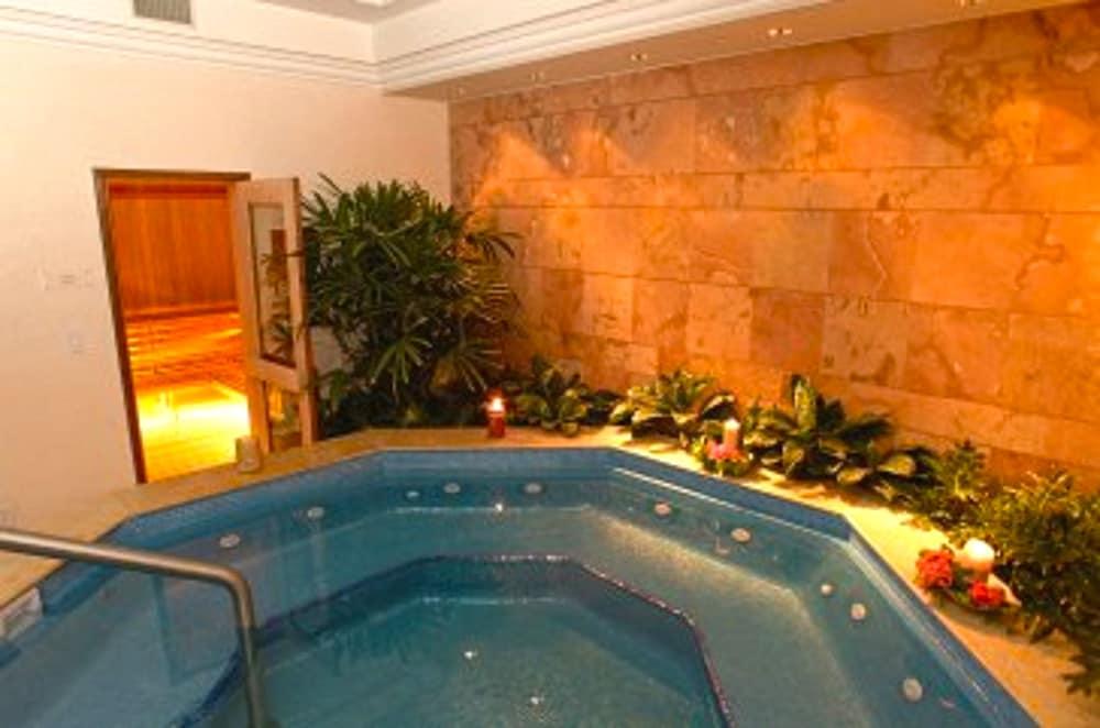 swimming pool spa