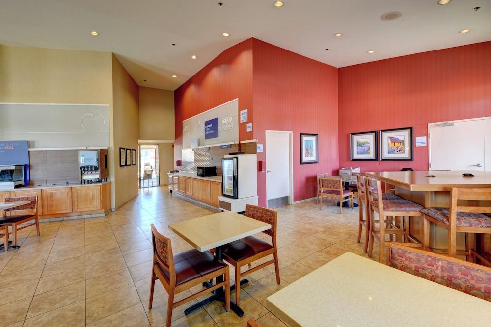 restaurant cafeteria