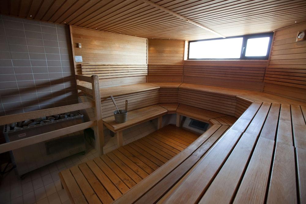 swimming pool spa