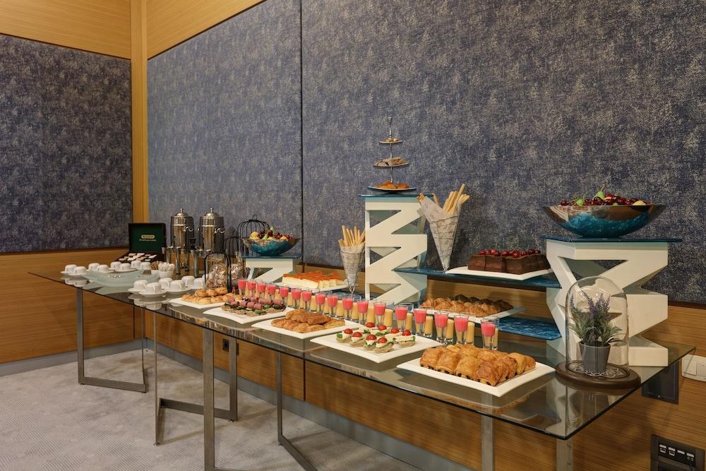 restaurant cafeteria