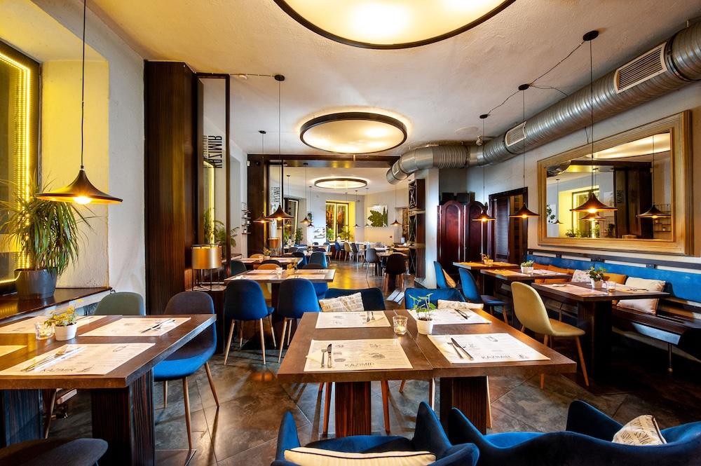 restaurant cafeteria