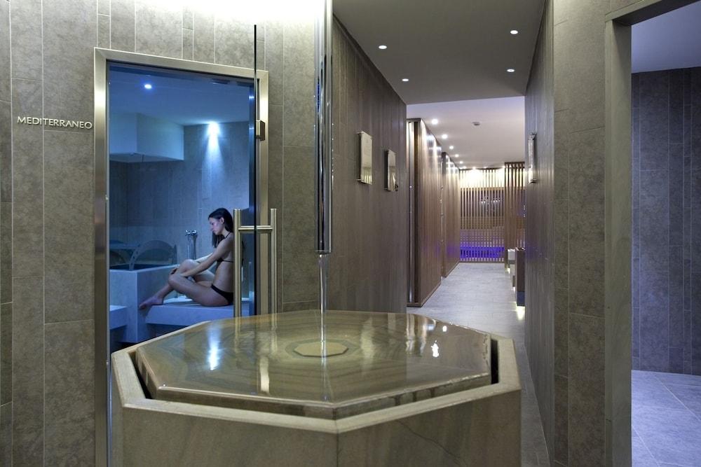 swimming pool spa