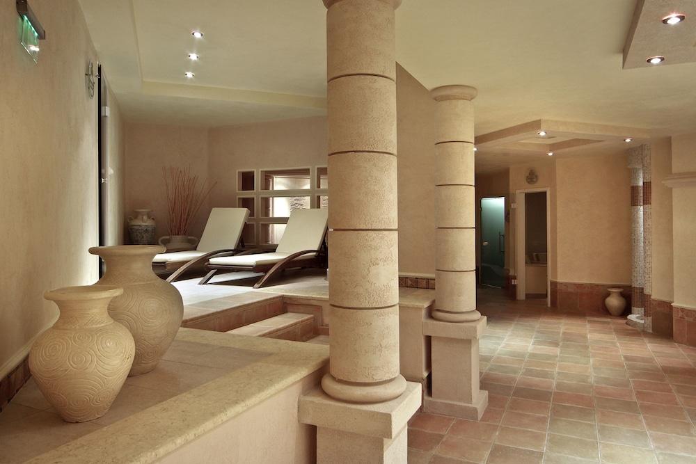 swimming pool spa