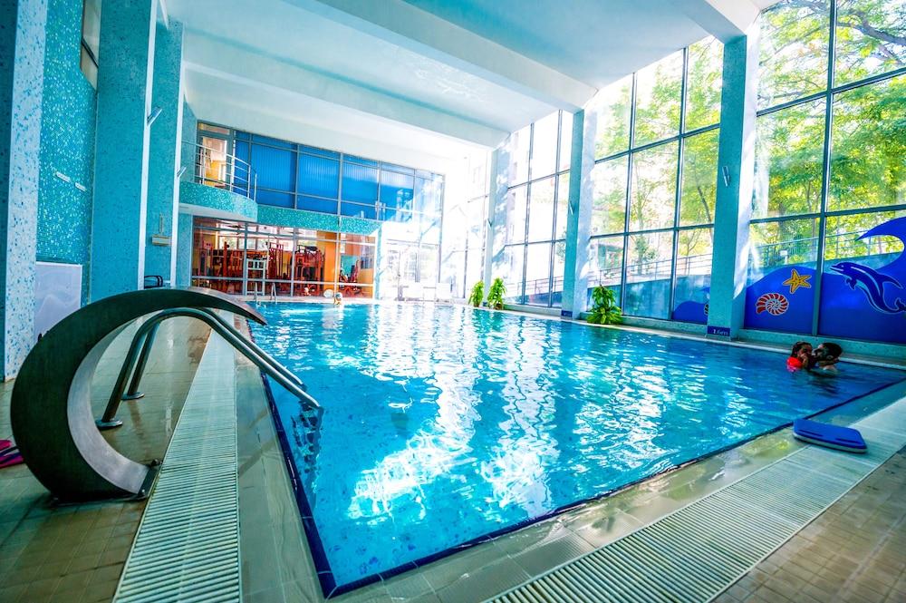 swimming pool spa