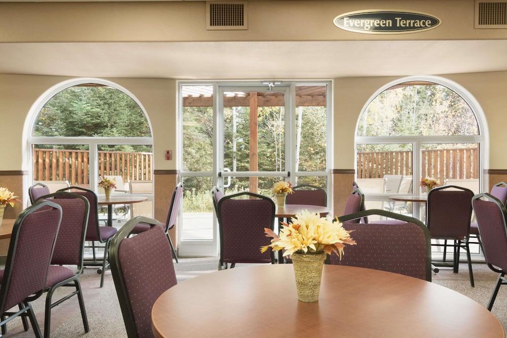 restaurant cafeteria