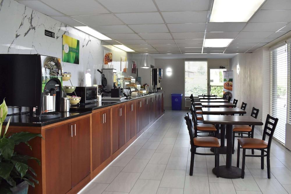 restaurant cafeteria