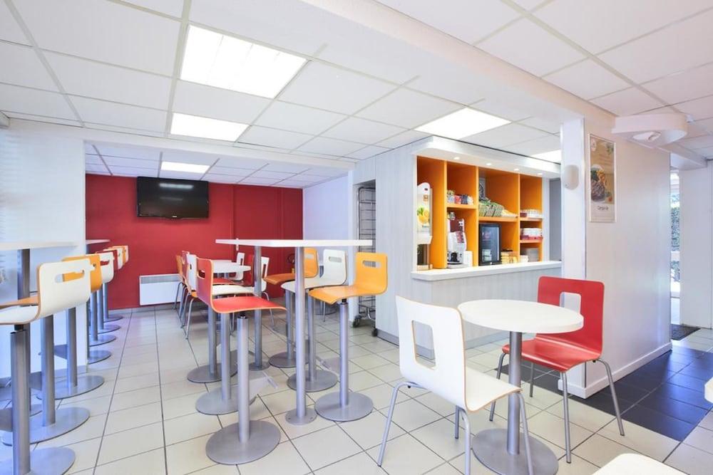 restaurant-cafeteria
