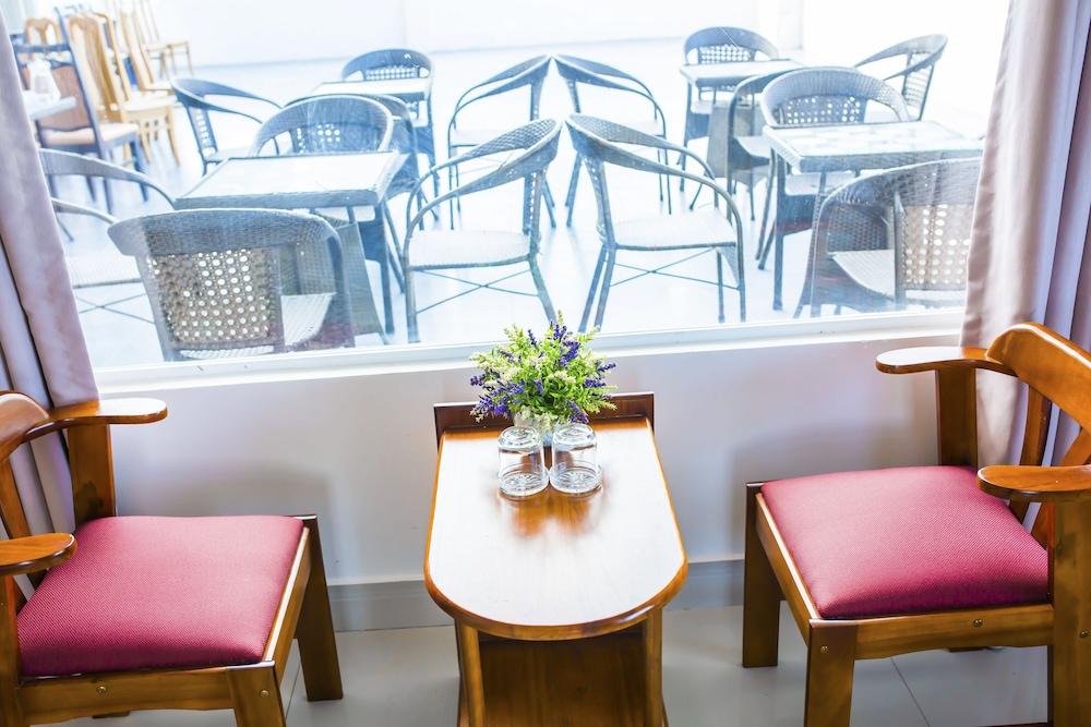 restaurant-cafeteria