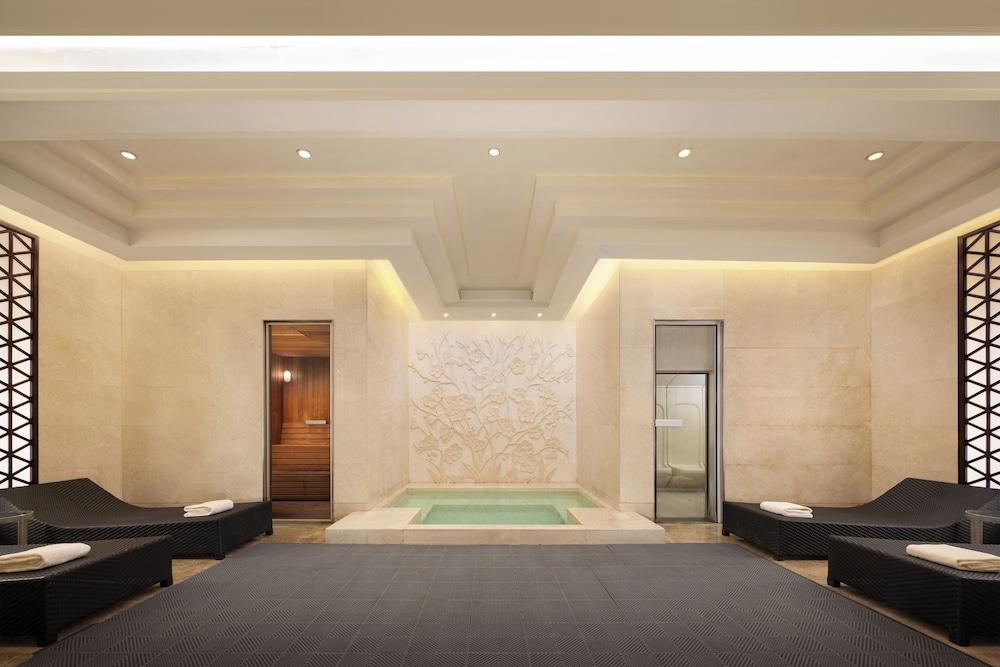 swimming pool spa