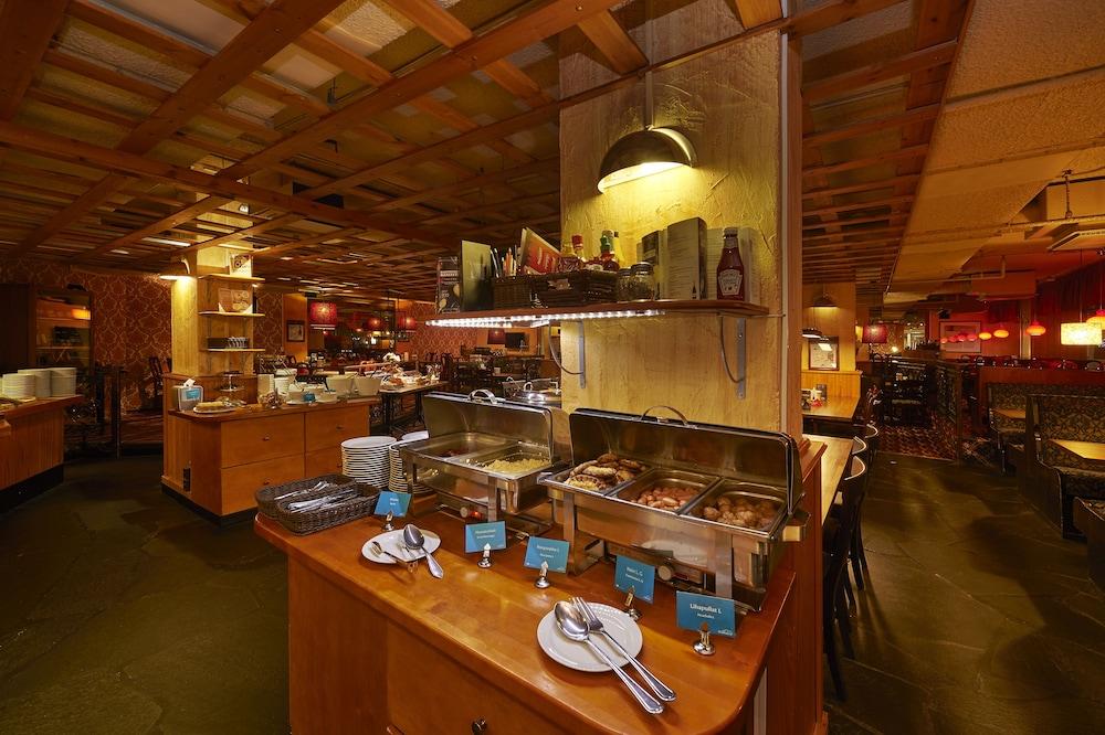 restaurant cafeteria
