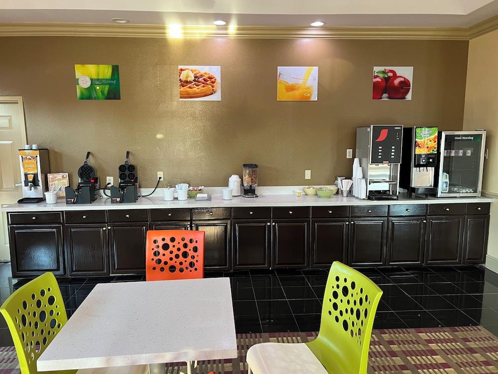 restaurant cafeteria