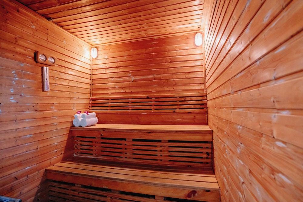 swimming pool spa
