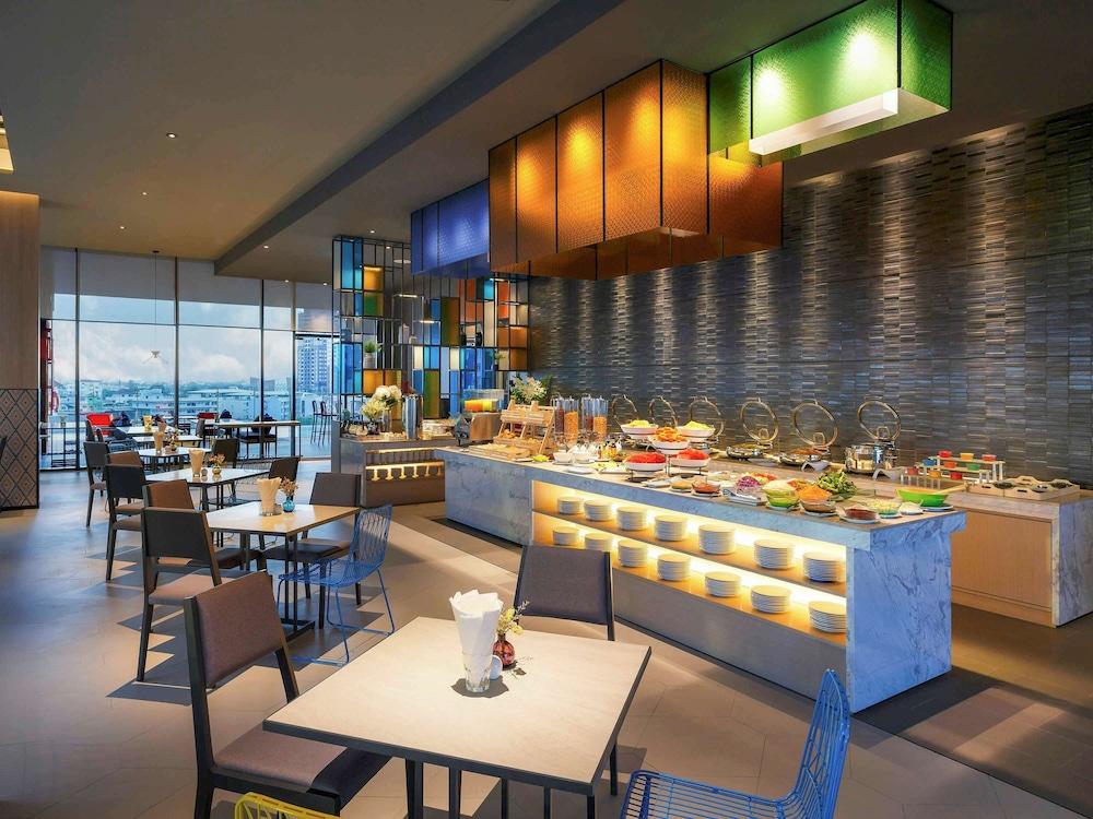 restaurant cafeteria
