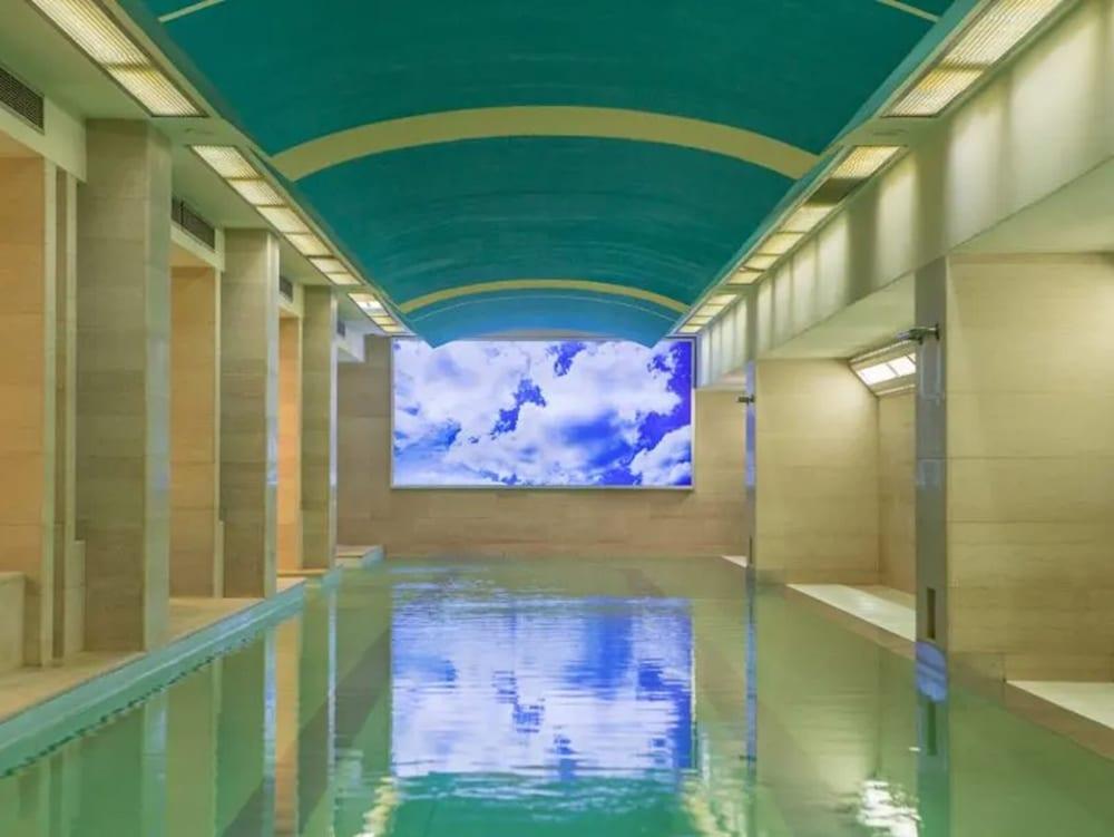 swimming pool spa