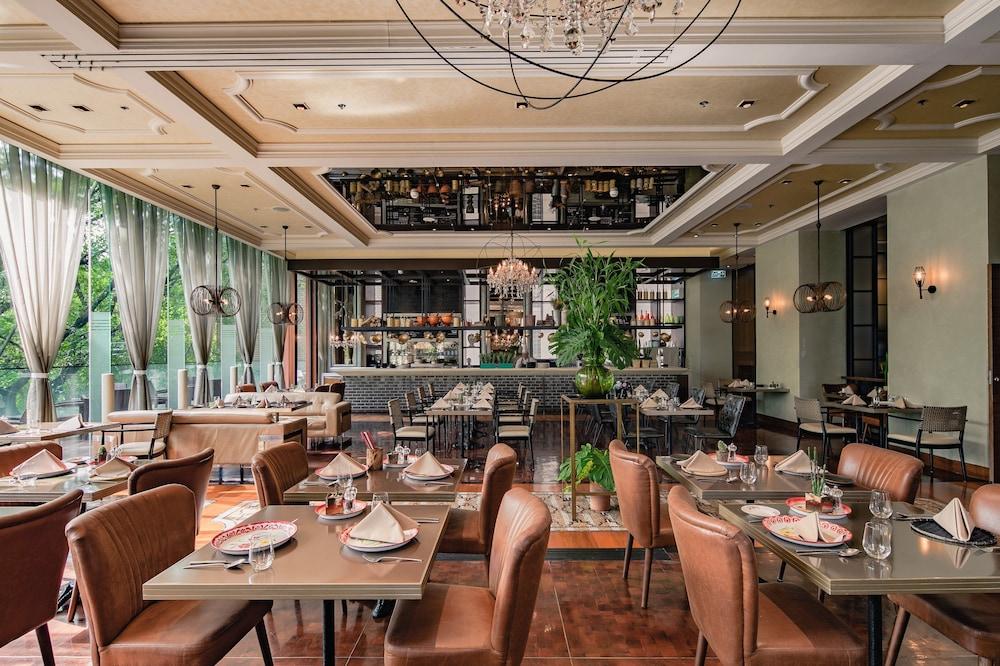 restaurant cafeteria