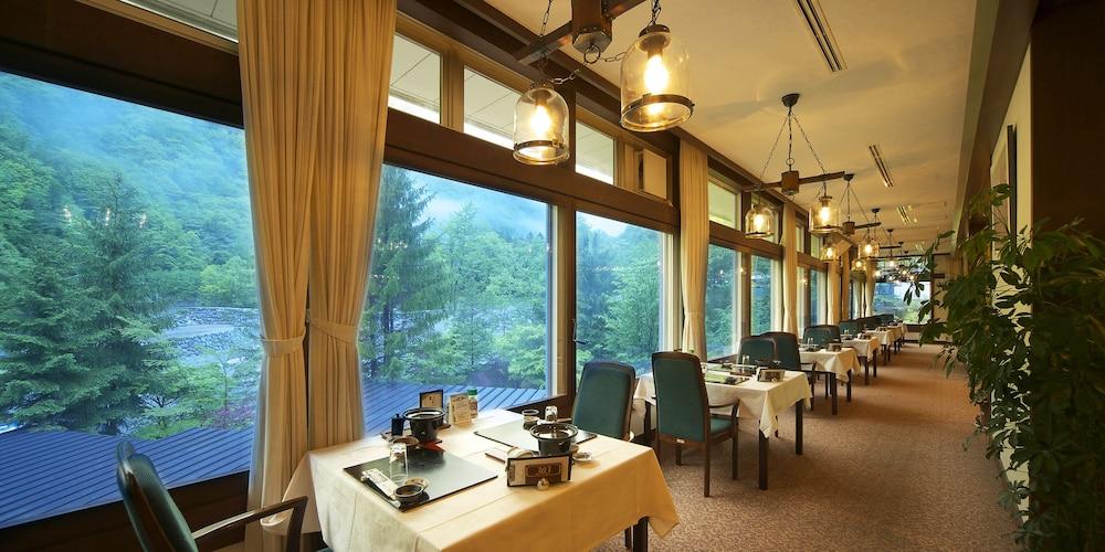 restaurant-cafeteria