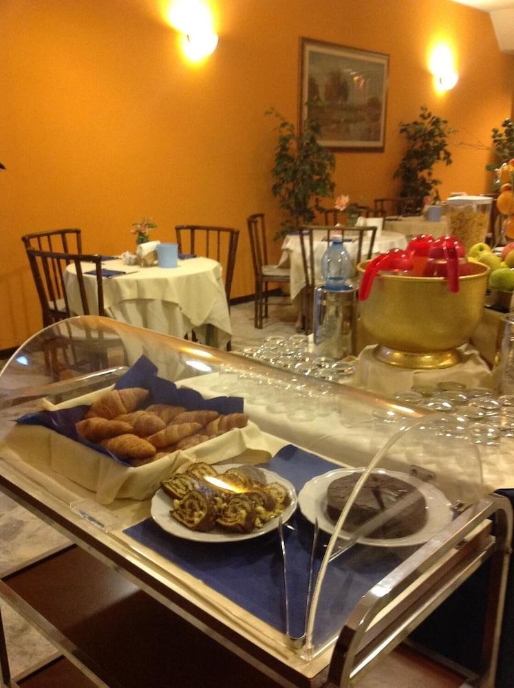 restaurant-cafeteria