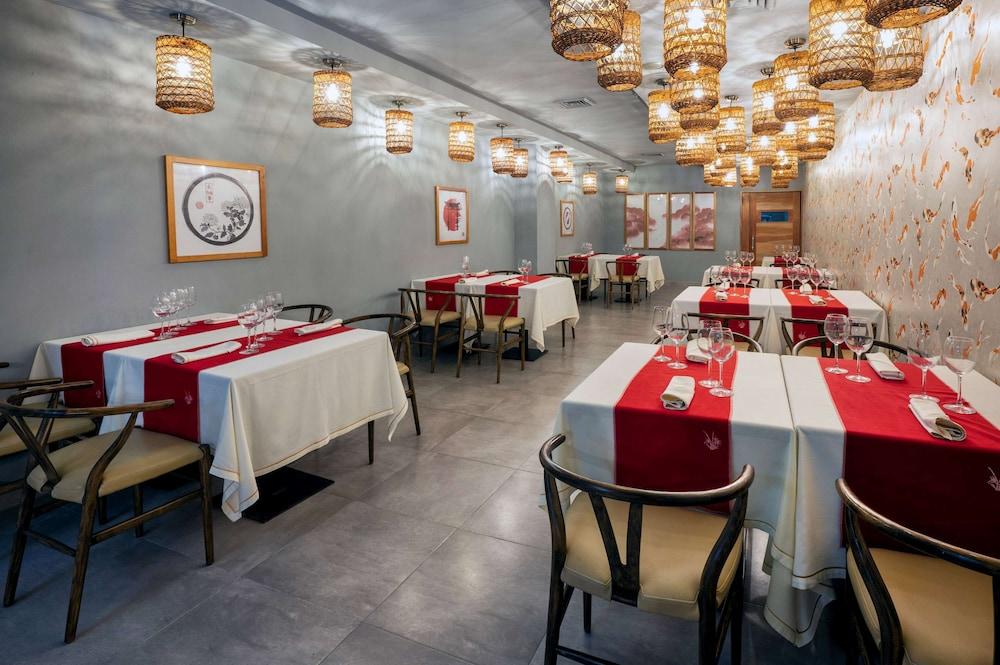 restaurant cafeteria